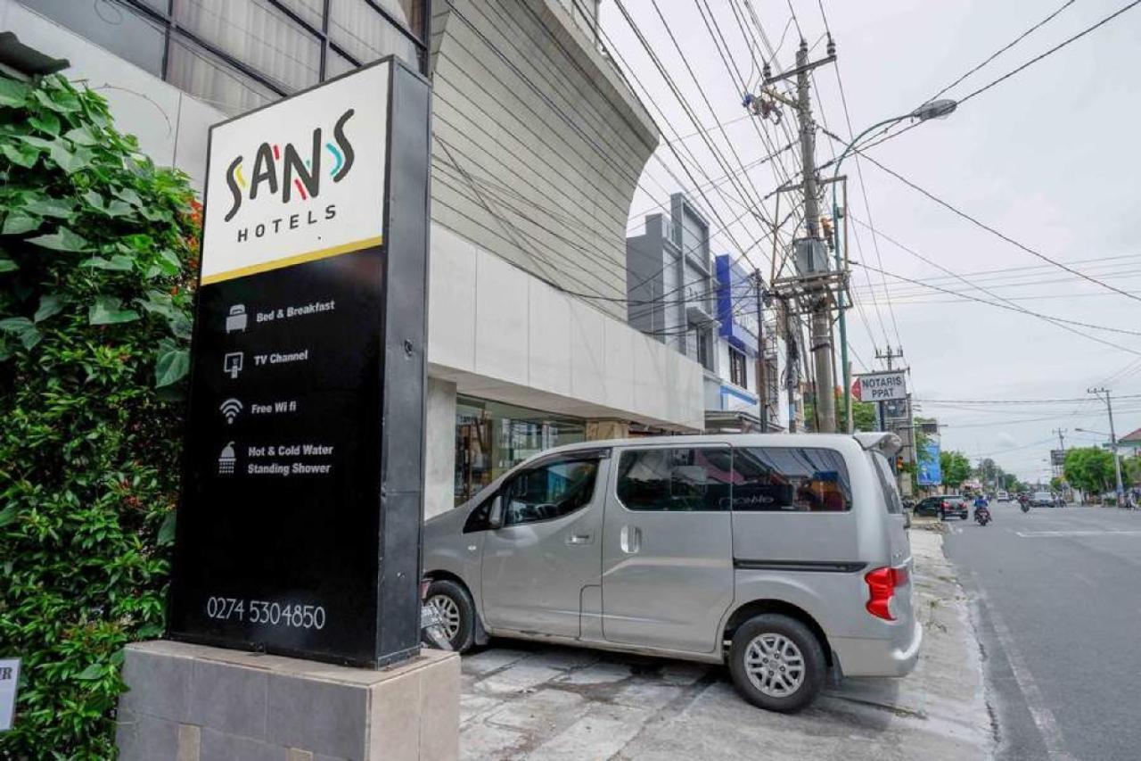 Sans Hotel Ekkon Yogyakarta Ngabean Kültér fotó